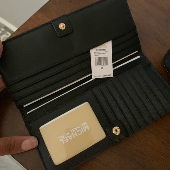 New MK 🖤bag and wallet received for @leanicash - Picture 6 of 8